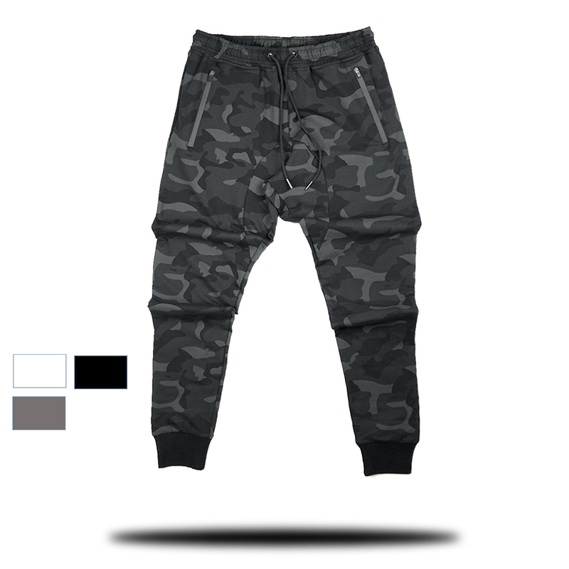 Pantalones deportivos en blanco de camuflaje